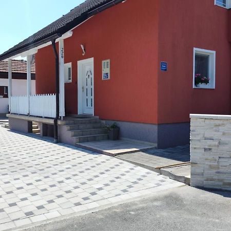 Apartment Igor - Holiday Home Ostarije エクステリア 写真